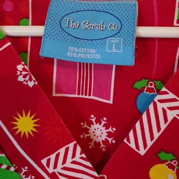 (2001) The Scrub Company Christmas Hospital Scrubs, Color: Red Size: Large - Picture 5 of 7